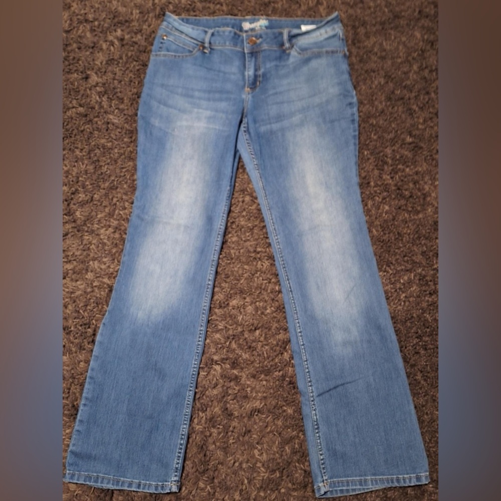 Wrangler Women's Jean Medium Wash Stretch Boot Cut Distressed EUC SZ. 13/14X31